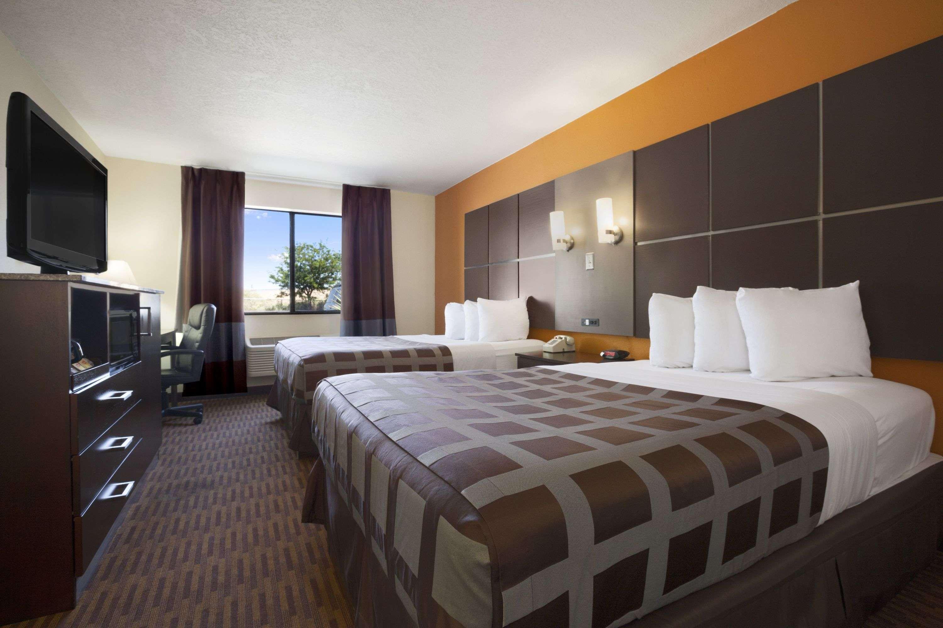 Days Inn By Wyndham Los Lunas Esterno foto