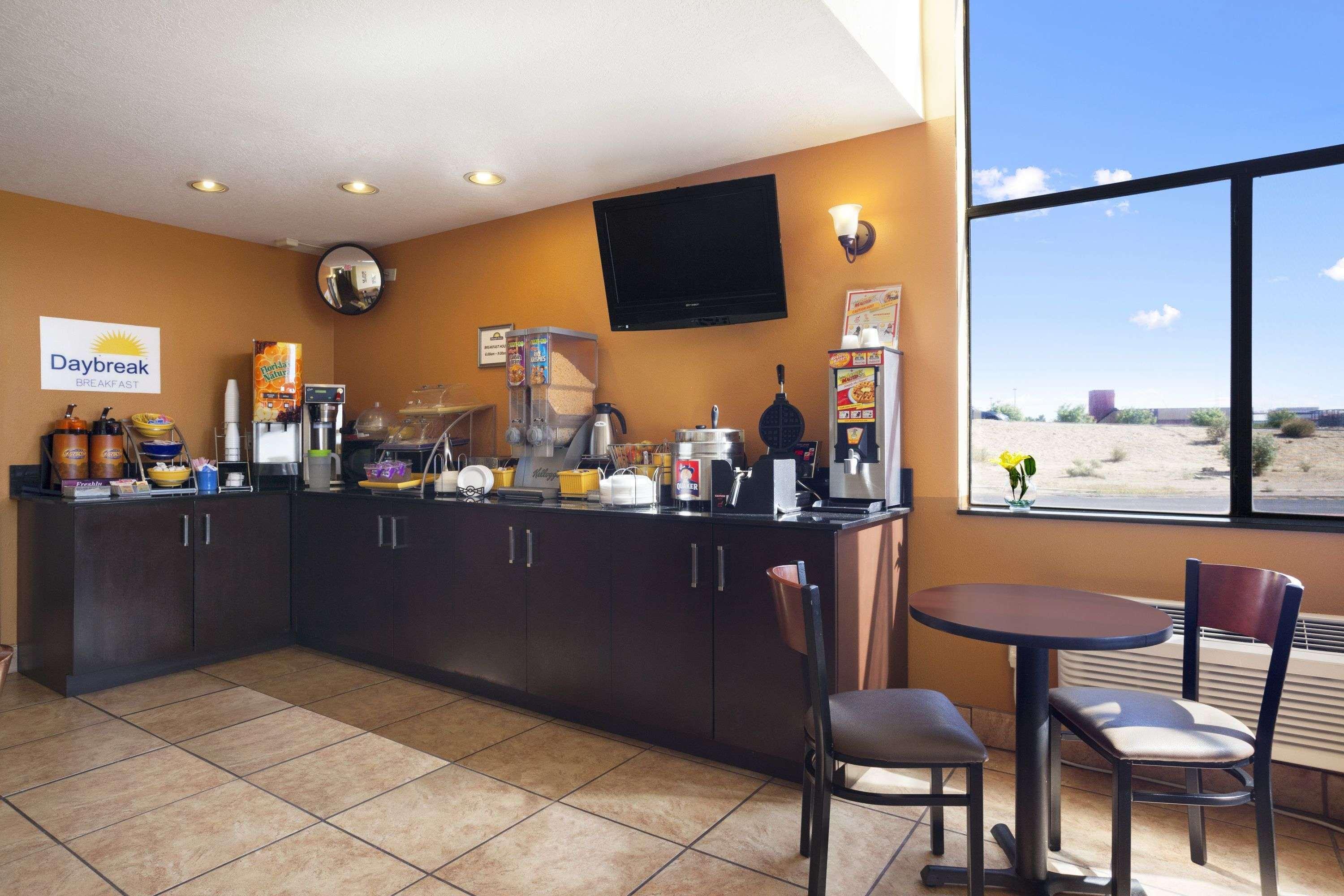 Days Inn By Wyndham Los Lunas Esterno foto